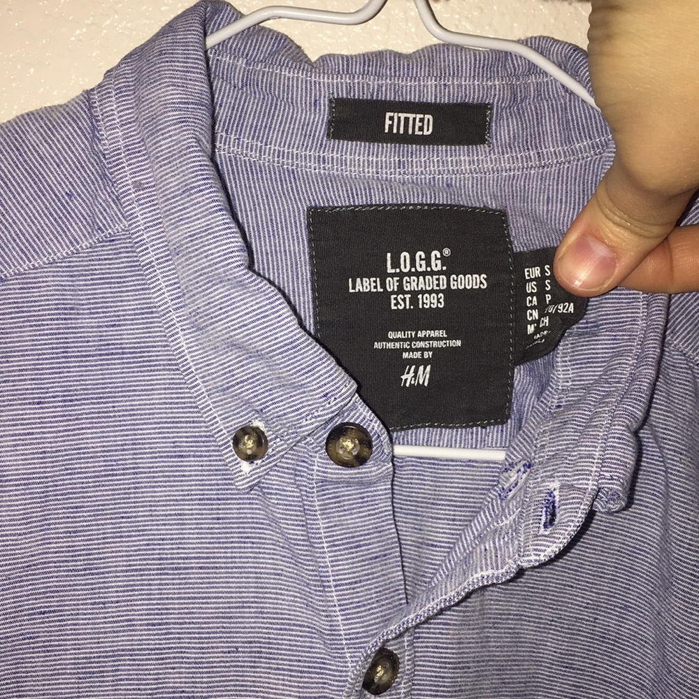 3 for $15/ **H&M • Fitted Pinstriped Button-Up WITH FLAW - Picture 3 of 7